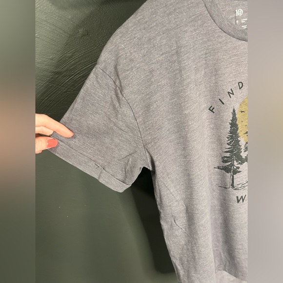 Tree blend from Buckle size S graphic tee. - Picture 3 of 5